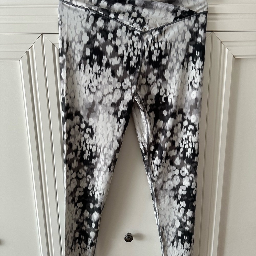 Aerie Black and Gray Patterned Leggings